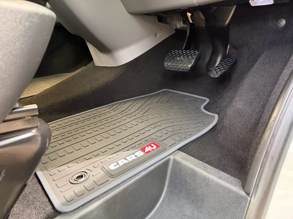 2024 Volkswagen Transporter 2.0 TDI 110kW Kombi SWB Trendline — Detail