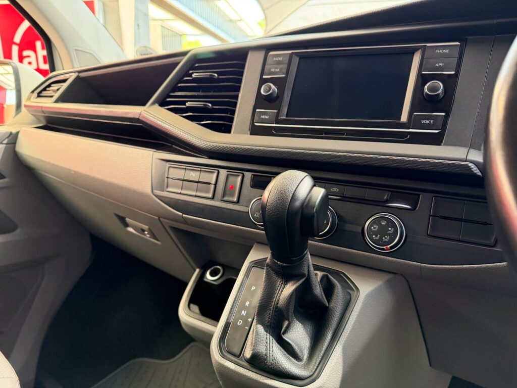 2024 Volkswagen Transporter 2.0 TDI 110kW Kombi SWB Trendline — Cluster