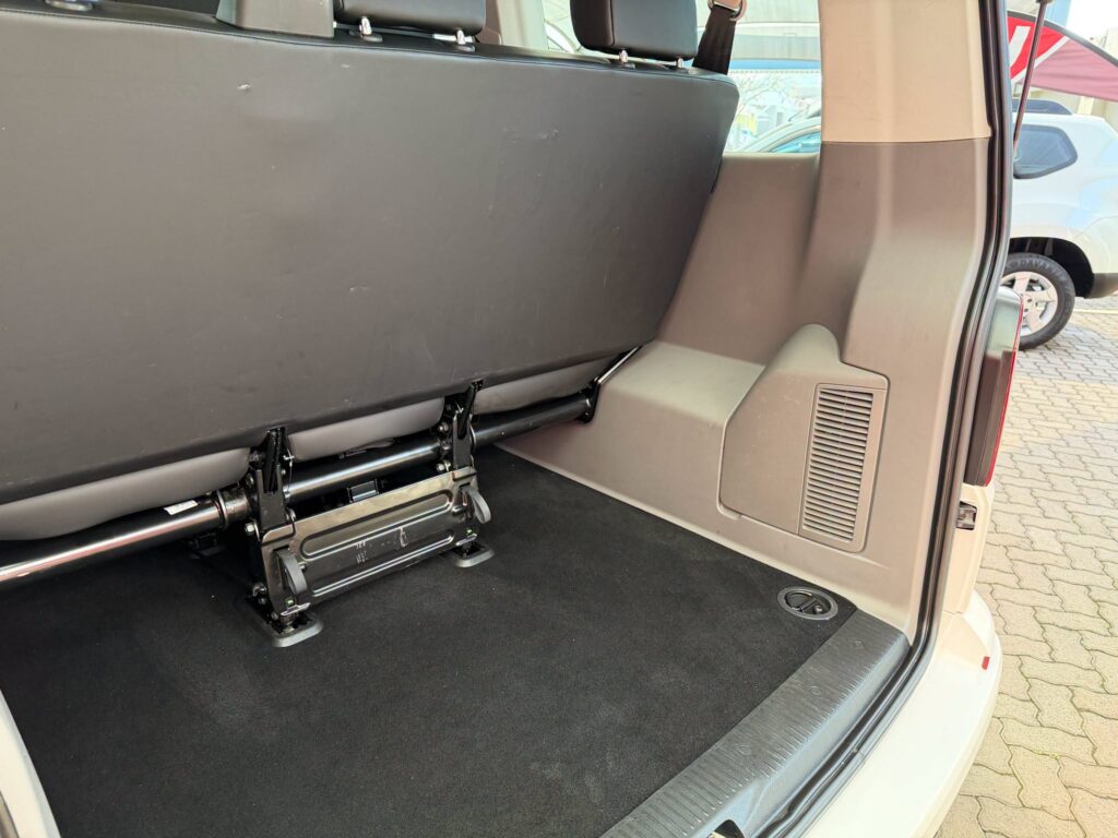 2024 Volkswagen Transporter 2.0 TDI 110kW Kombi SWB Trendline — Detail