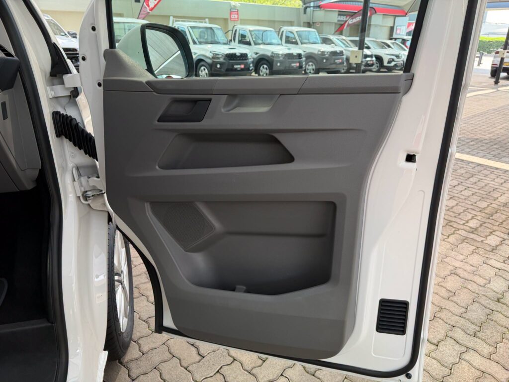 2024 Volkswagen Transporter 2.0 TDI 110kW Kombi SWB Trendline — Detail