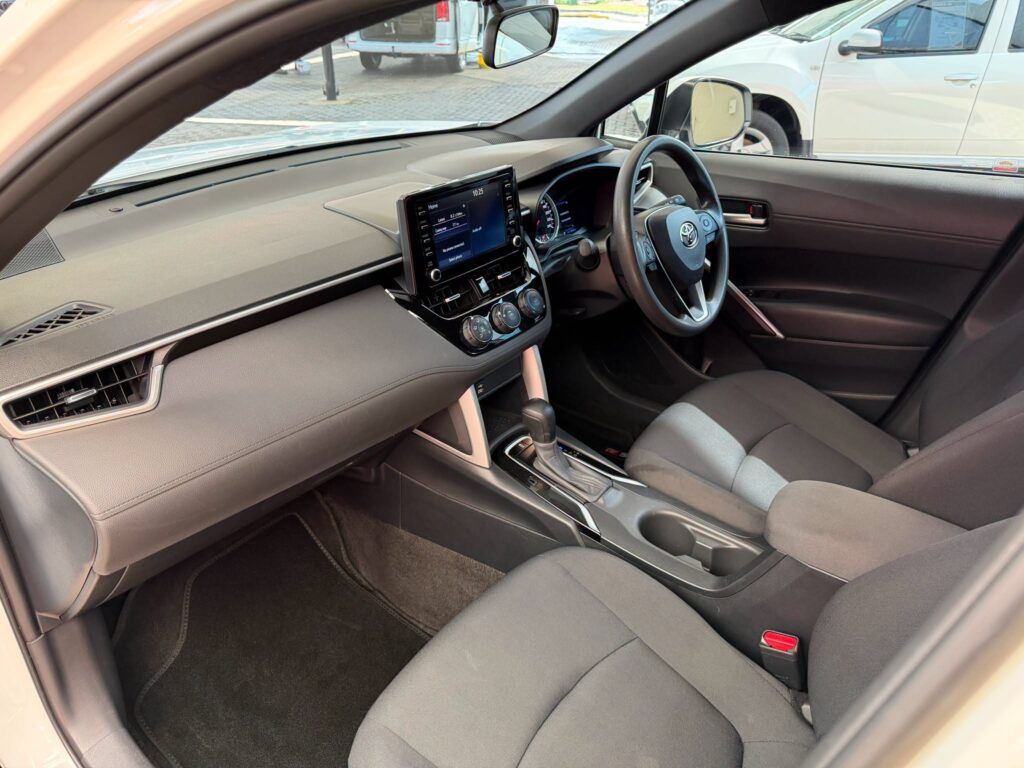 2024 Toyota Corolla Cross 1.8 — Cabin