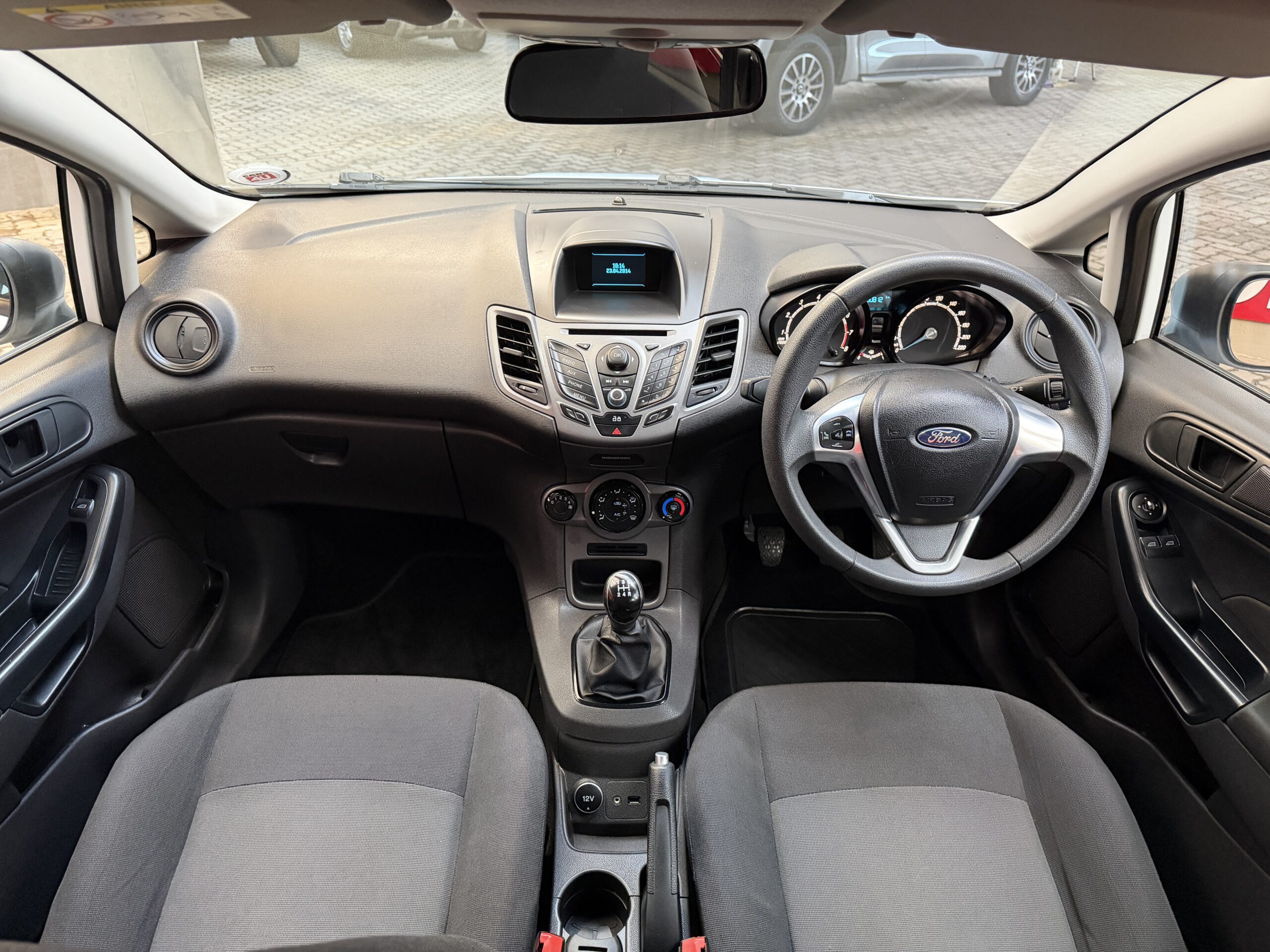 2014 Ford Fiesta 1.4 Ambiente — Cabin