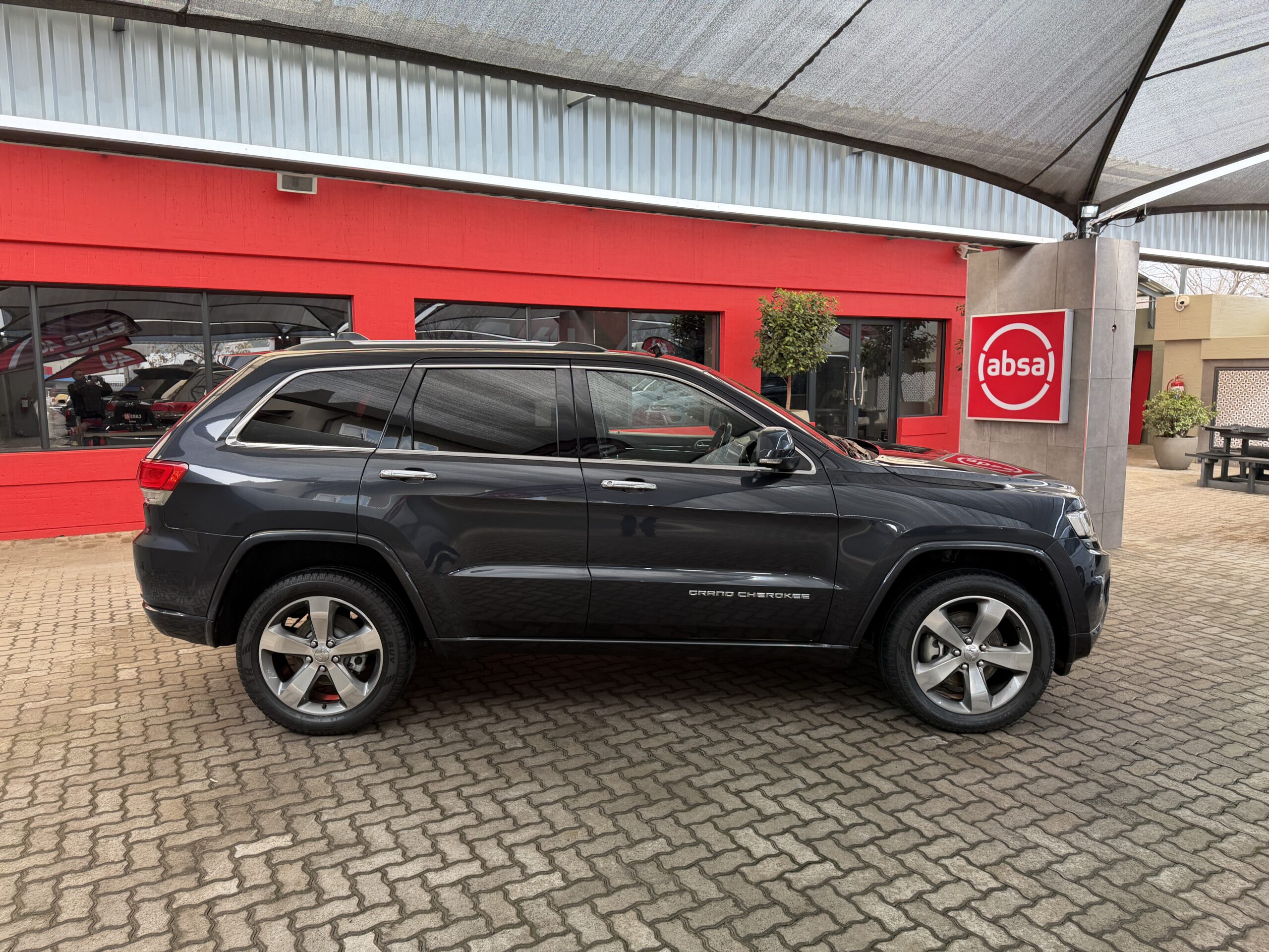 2015 Jeep Cherokee 3.6 — Side