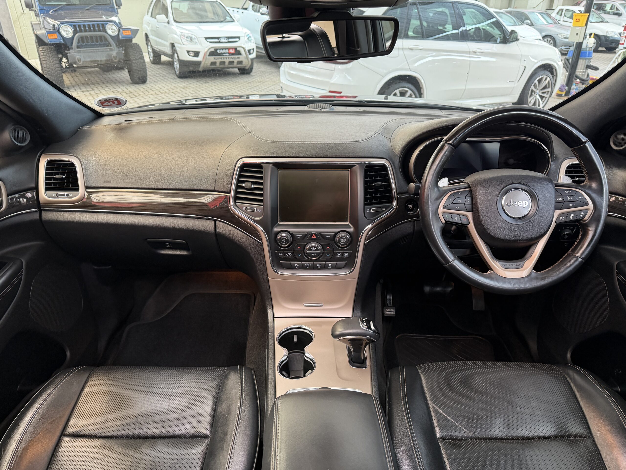 2015 Jeep Cherokee 3.6 — Cabin