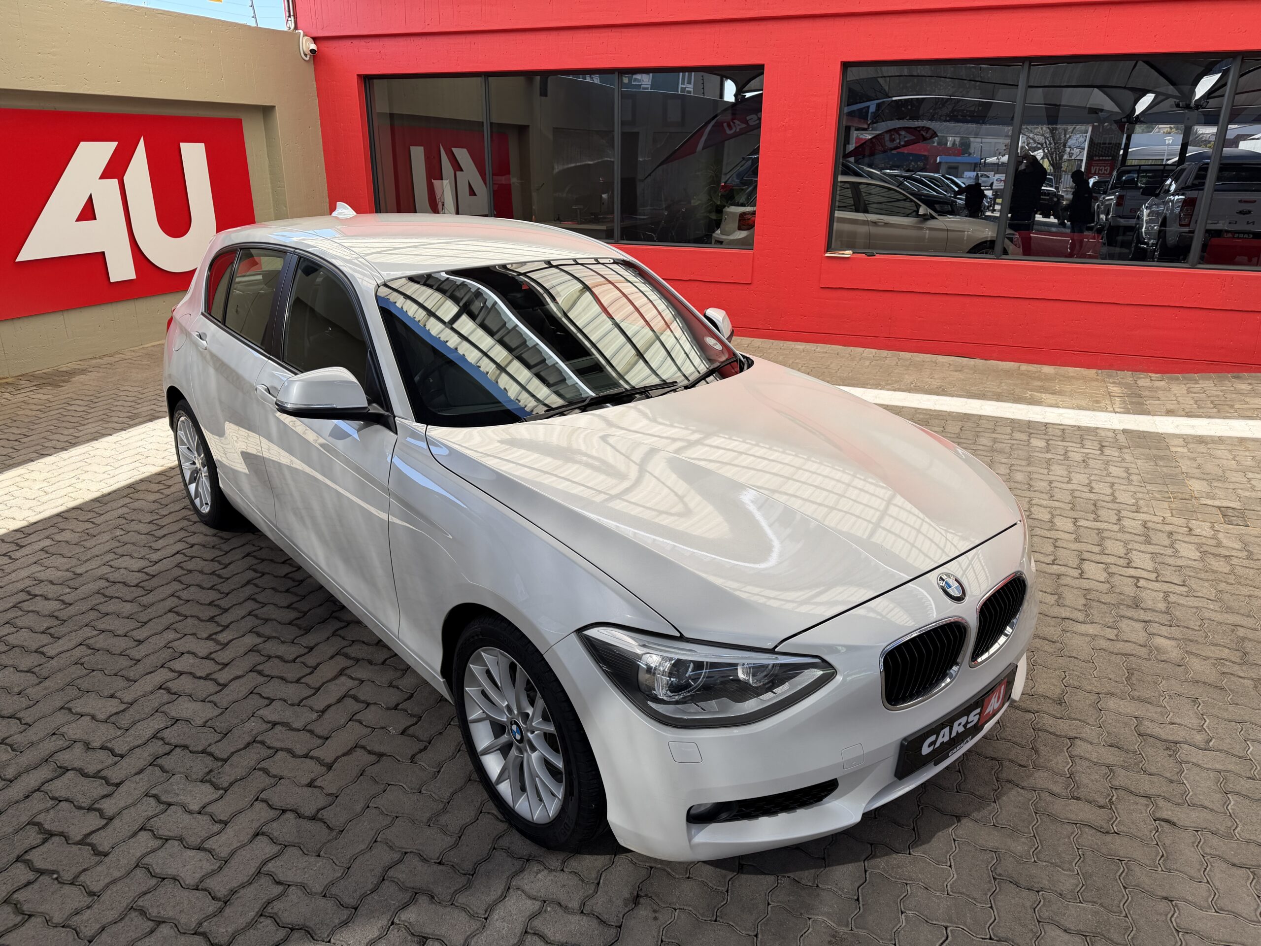 2014 BMW 1 Series 118i — Side