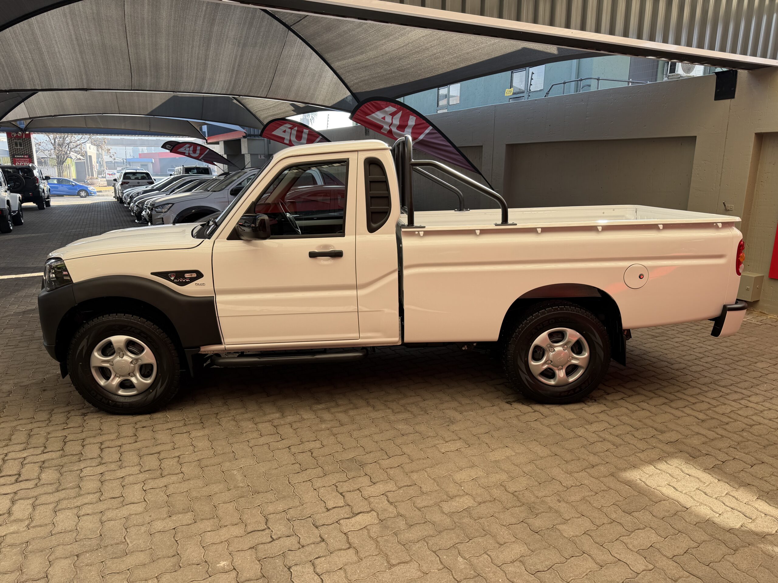 2026 Mahindra Pik Up 2.2 — Side