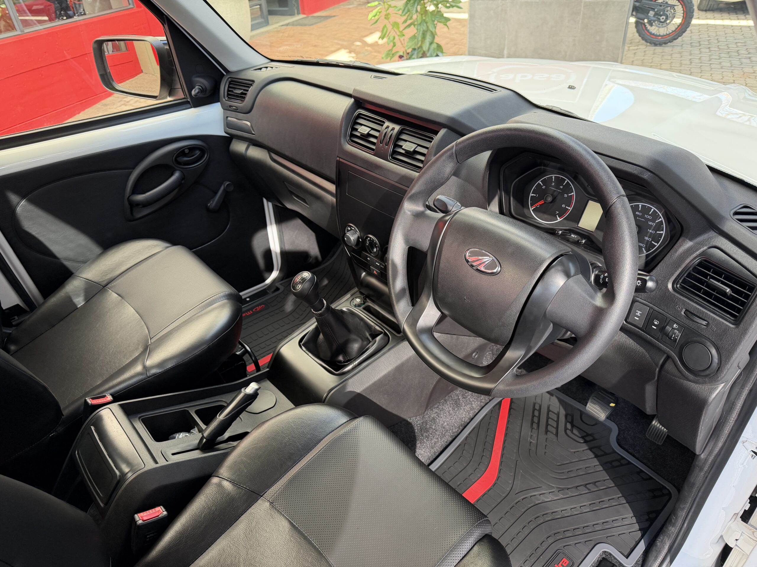 2026 Mahindra Pik Up 2.2 — Cabin
