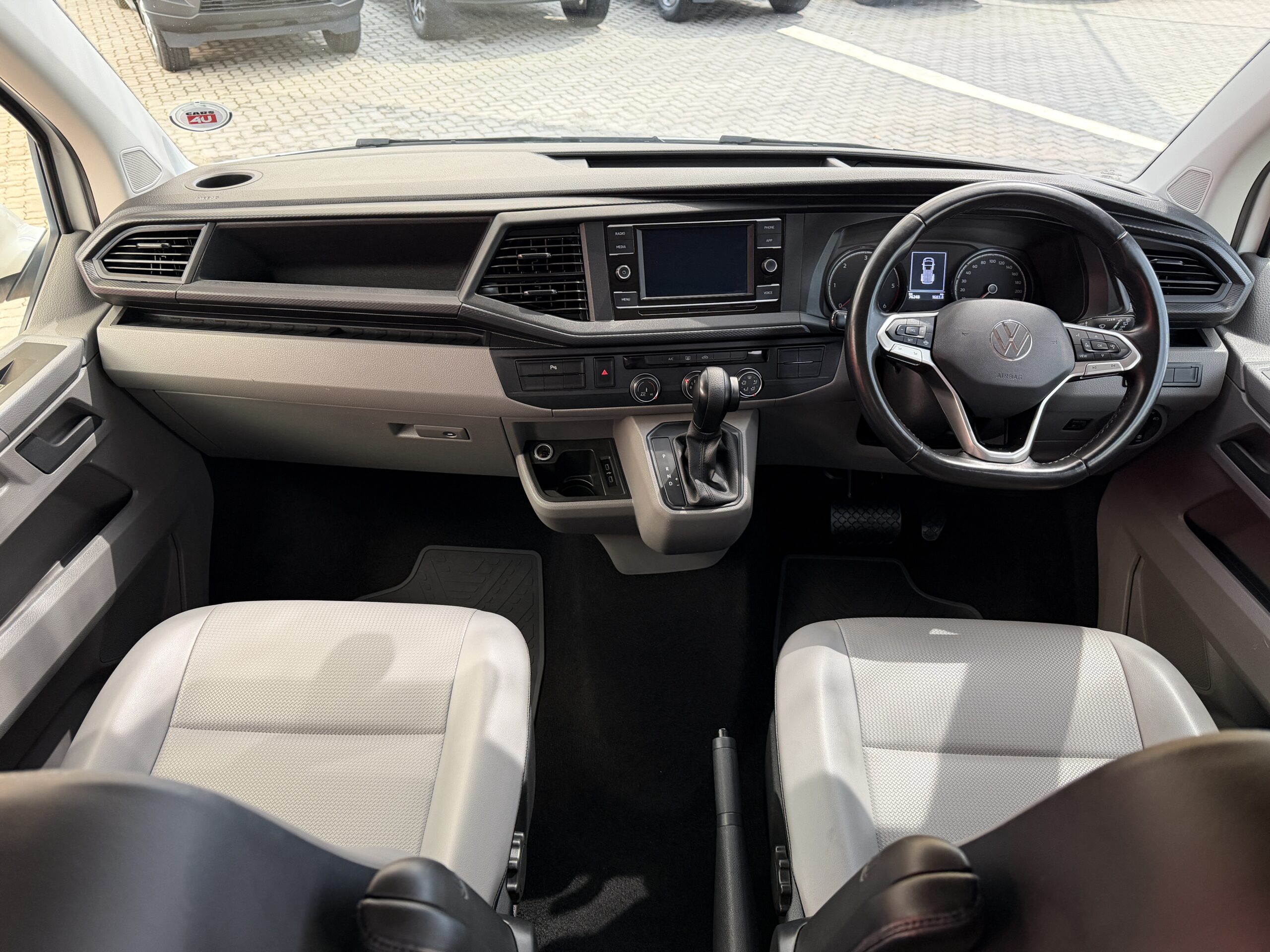2024 Volkswagen Kombi T6 2.0 — Cabin