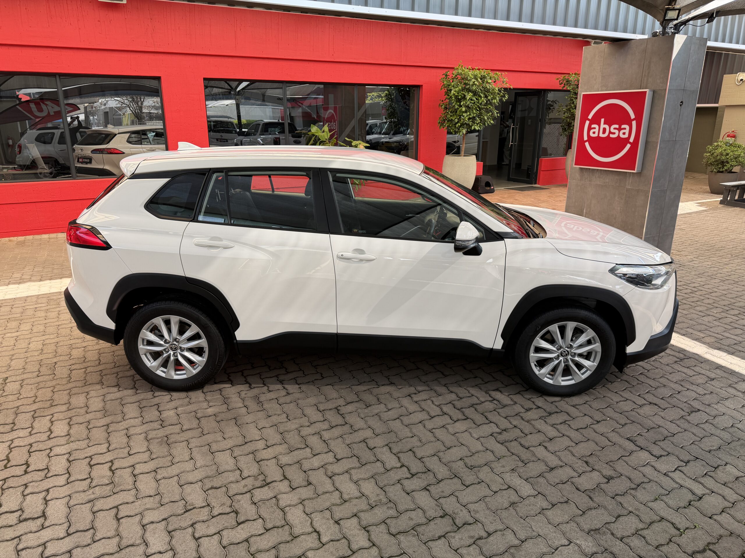 2024 Toyota Corolla Cross 1.8 — Side