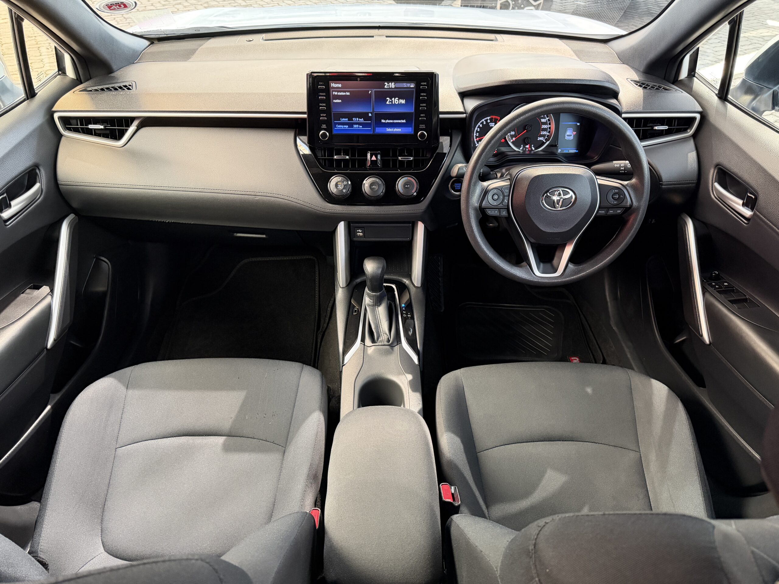 2024 Toyota Corolla Cross 1.8 — Cabin