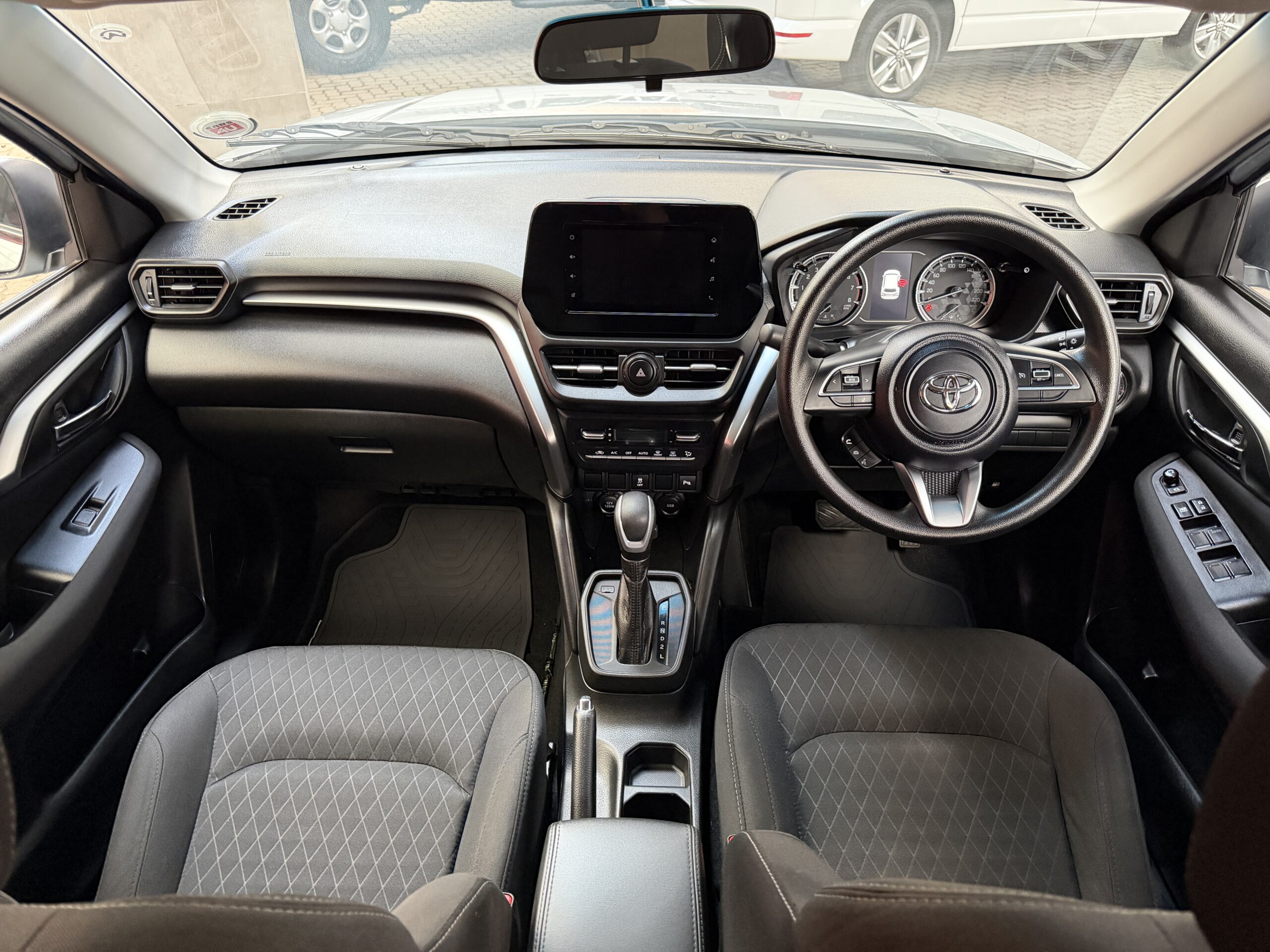 2024 Toyota Urban Cruiser 1.5 — Cabin
