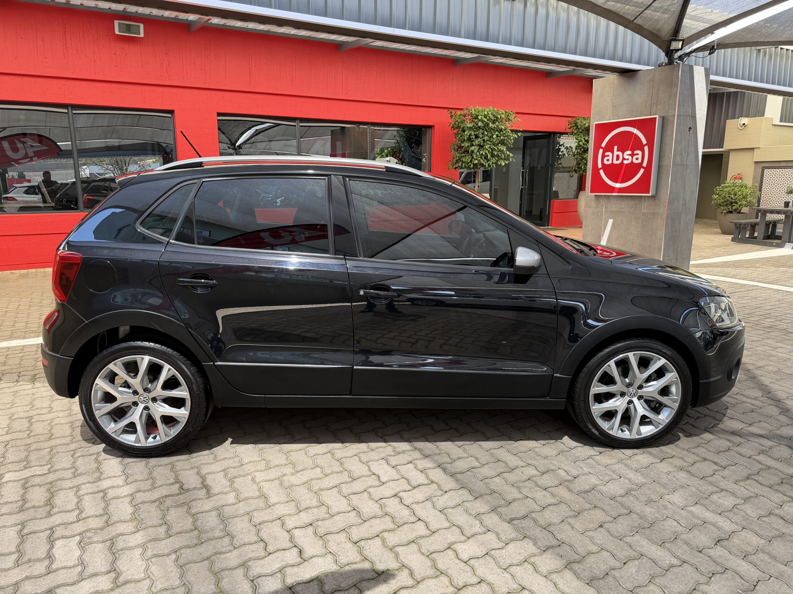 2017 Volkswagen Polo Cross 1.2 — Side