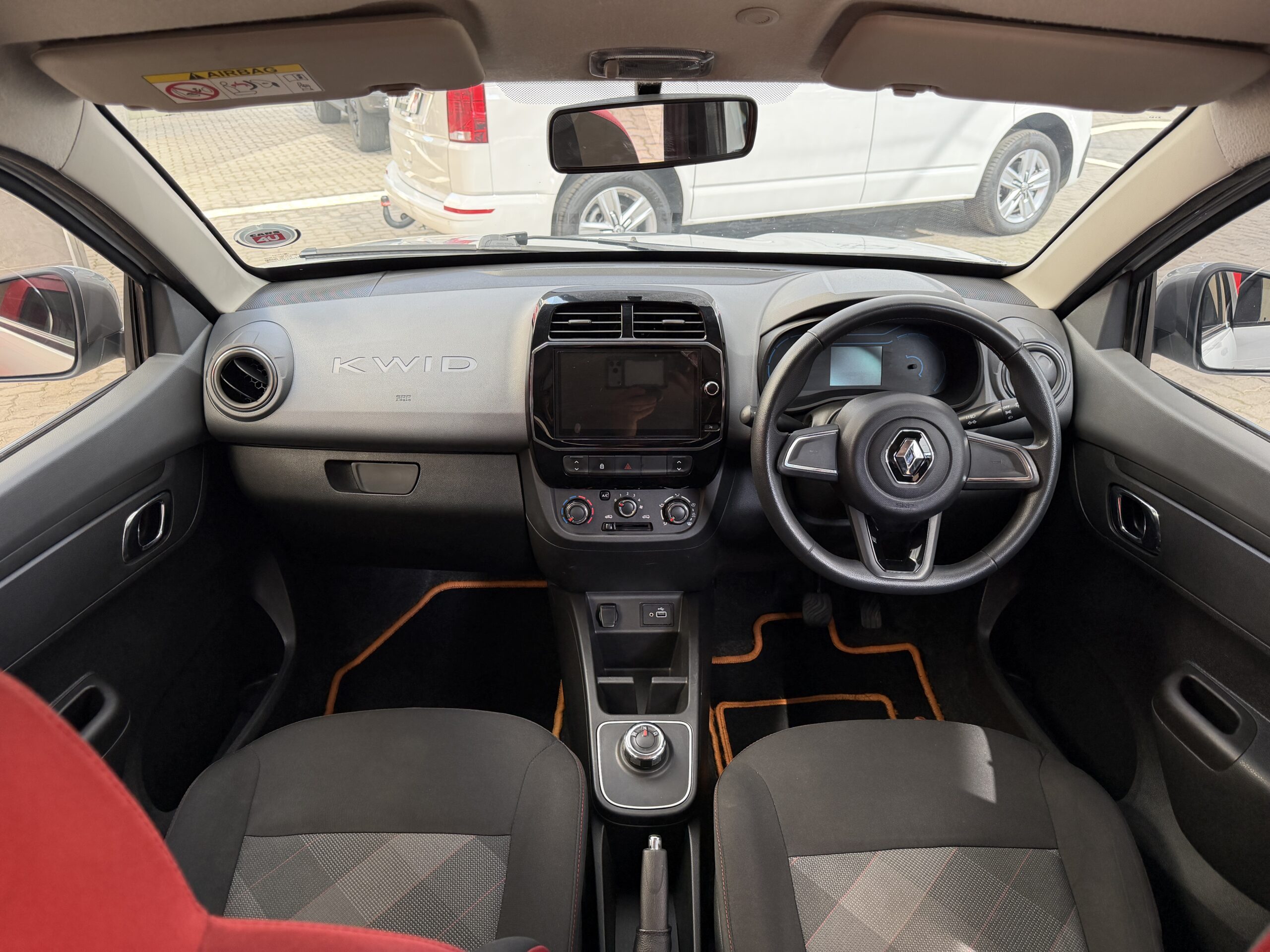 2021 Renault Kwid 1.0 Dynamique — Cabin