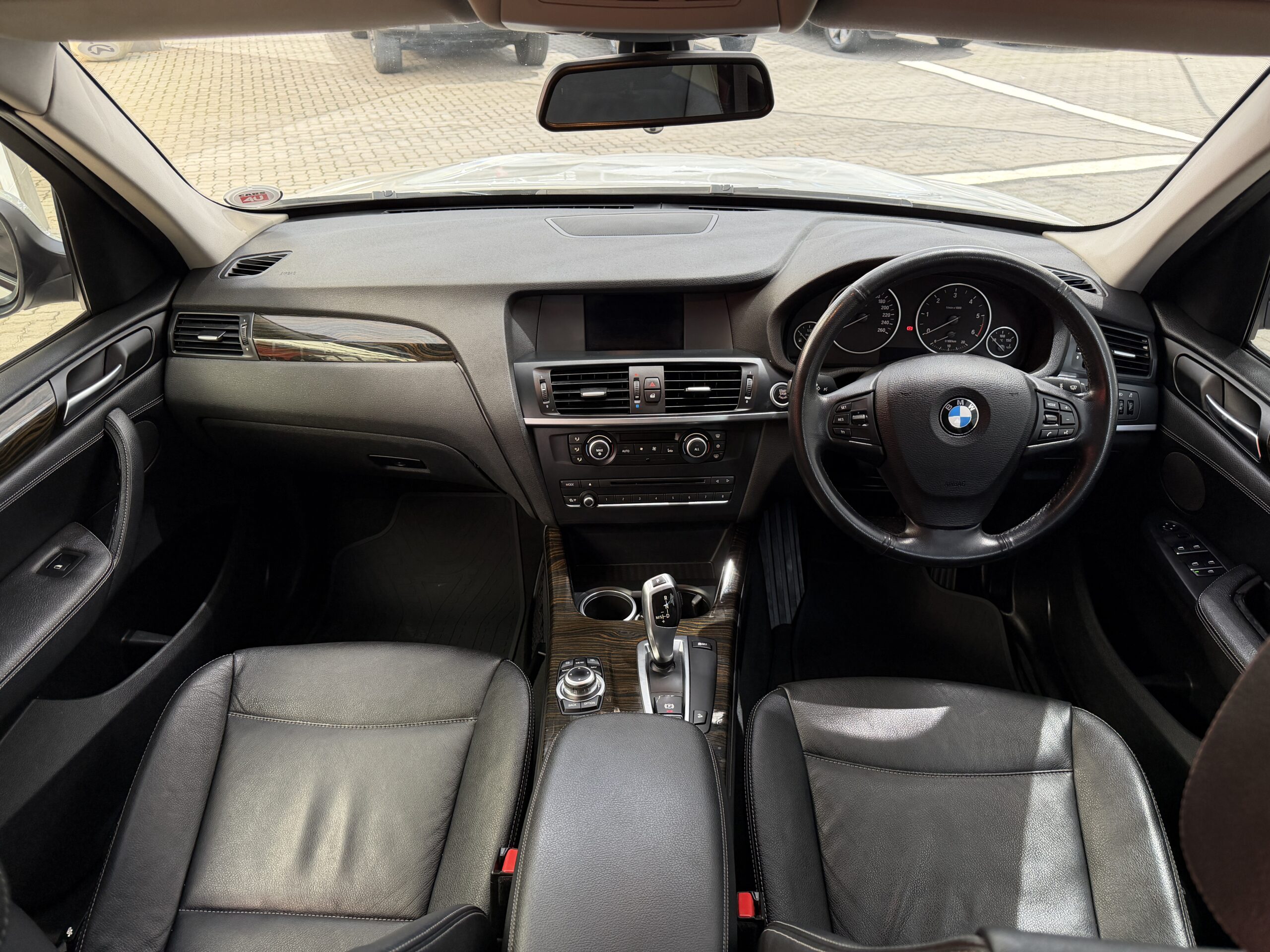 2011 BMW X3 xDrive20d Exclusive — Cabin