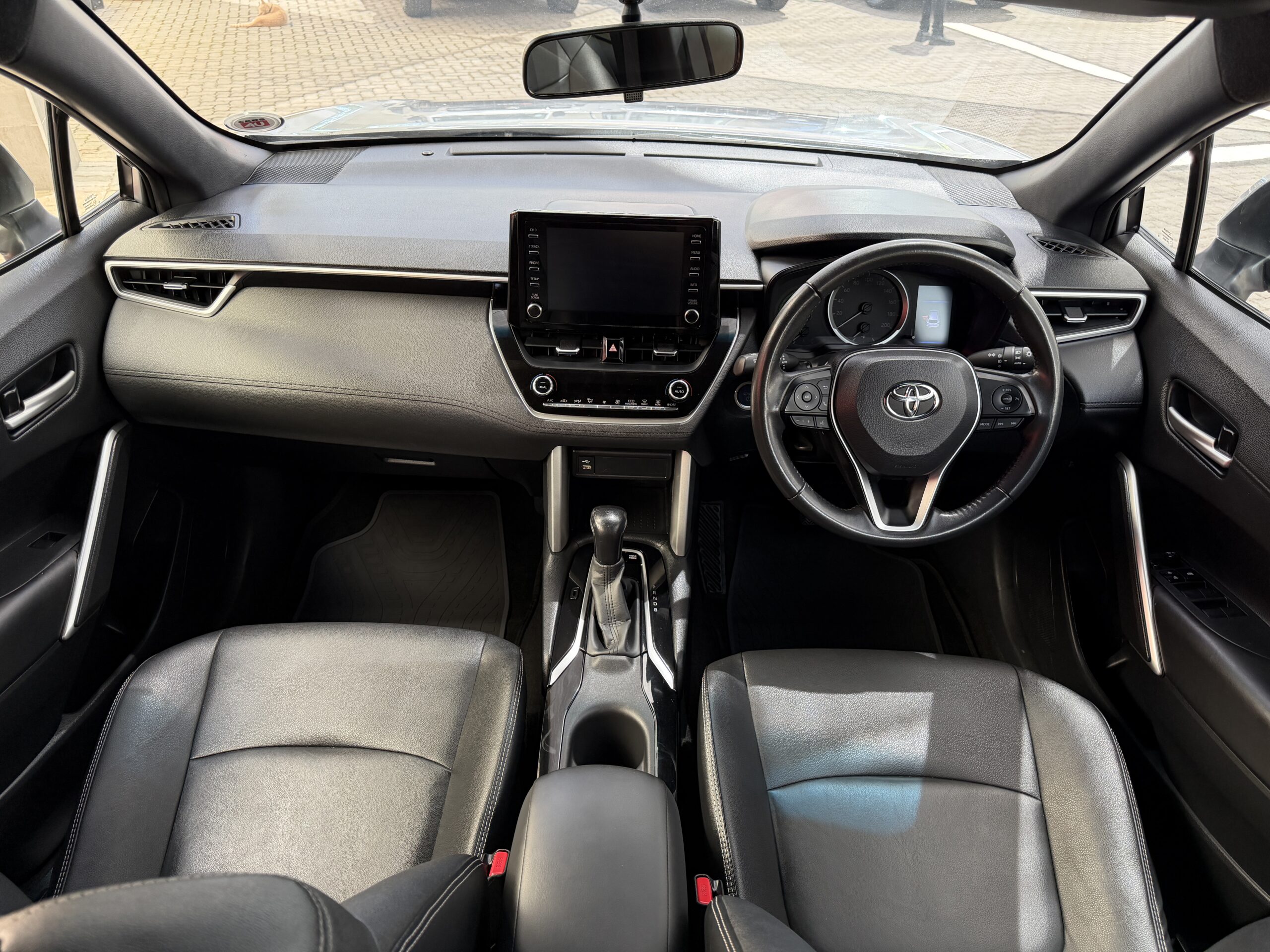2024 Toyota Corolla Cross 1.8 — Cabin