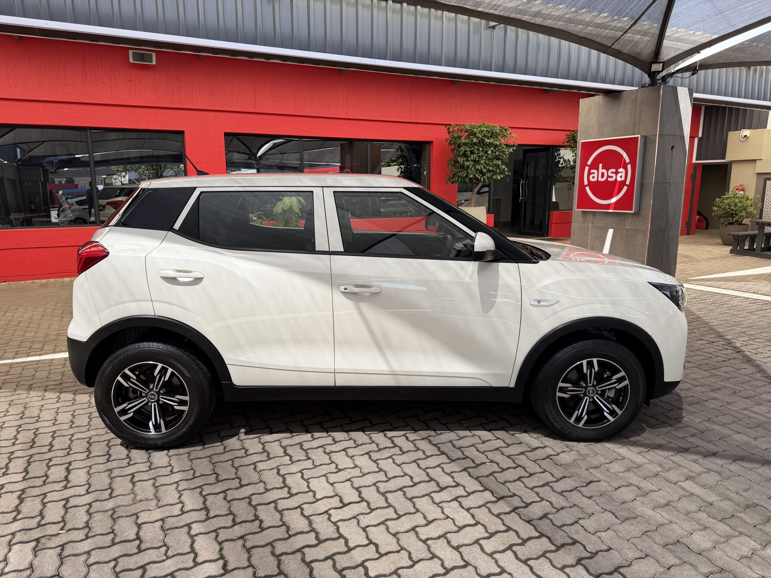 2023 Mahindra XUV 300 1.2T — Side