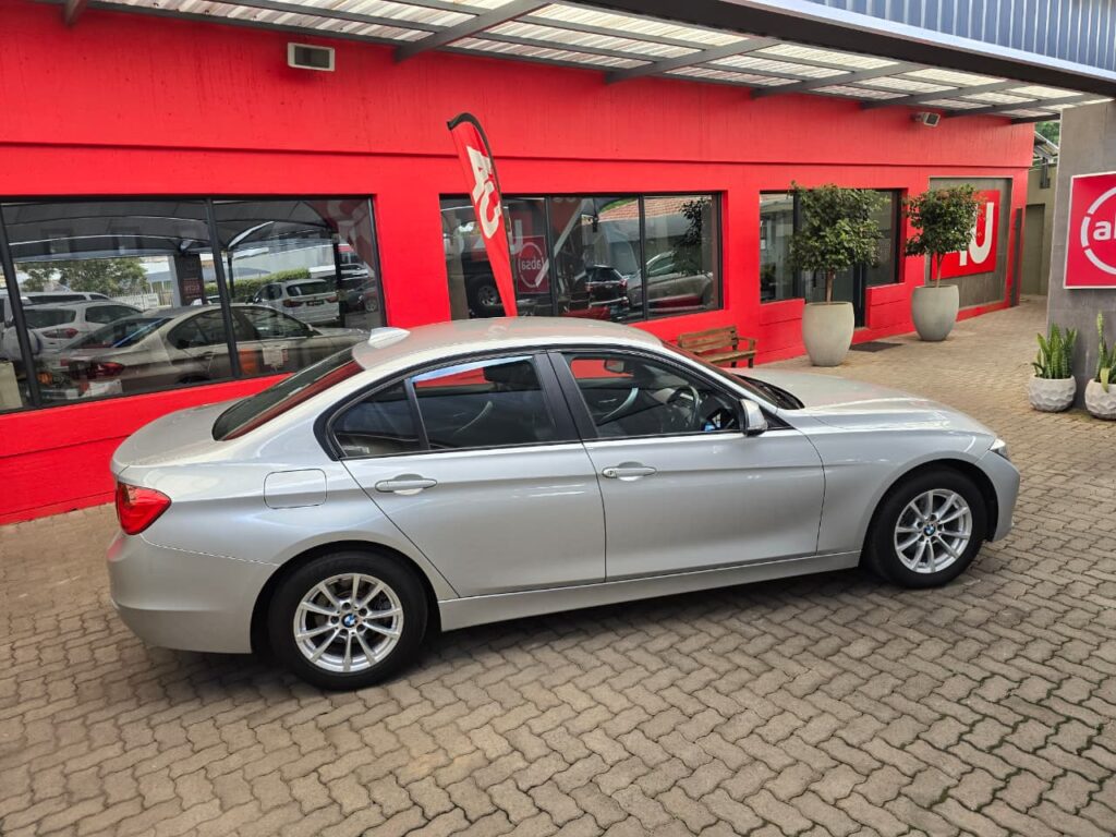 2012 BMW 3 Series 320d — Side