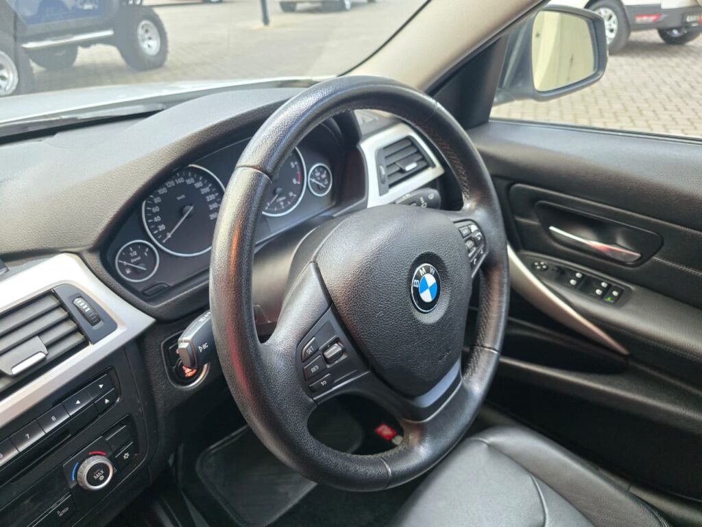 2012 BMW 3 Series 320d — Cluster